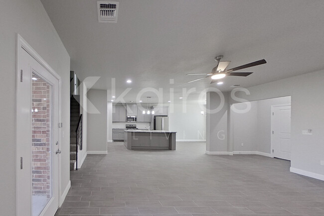 Building Photo - 2802 Destin Ave
