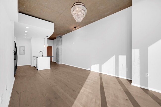 Building Photo - 5925 Almeda Rd