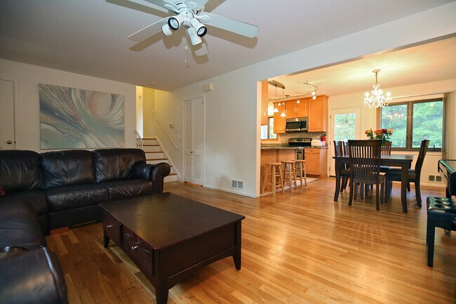 Building Photo - 44 N Ridge Rd