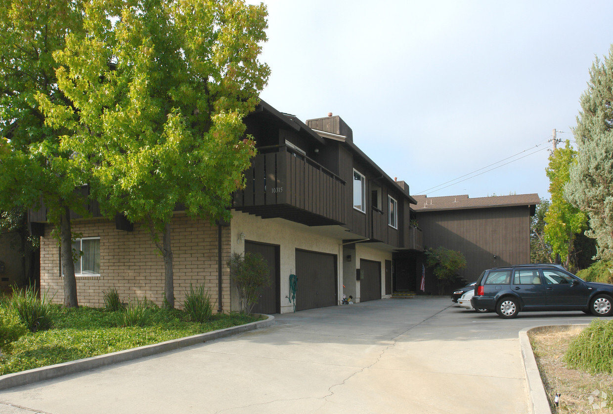 Building Photo - 10301 Alpine Dr