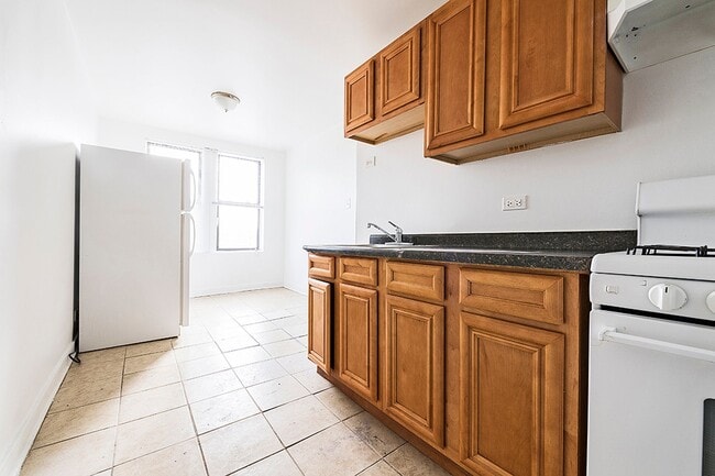 Building Photo - 808 W 76th St 7542-52 S Halsted Chicago, IL 60620