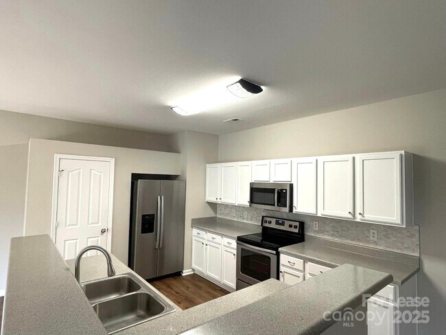 Foto del edificio - 2039 Moss Creek Dr