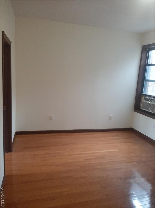 Foto del edificio - 1110 Clarkson Ave