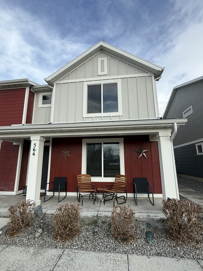 Building Photo - 564 Hal St