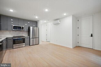 Building Photo - 225 N 12th St