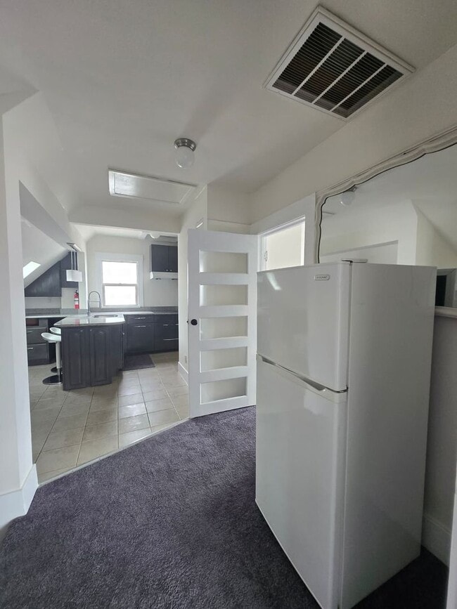 Photo - Upstairs 2bd/1ba Near Lake Merritt – $1,800 House