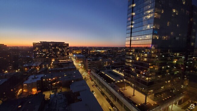 Building Photo - 4343 N CLARENDON Ave