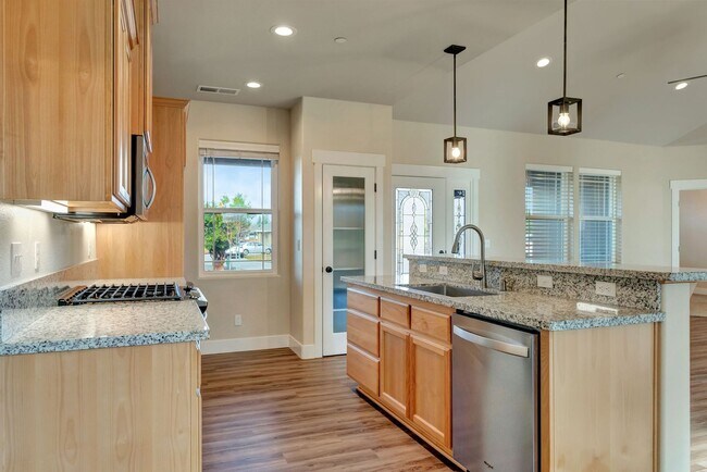 Foto del edificio - Beautiful 3 Bedroom Home Close to Billie Park in Paradise!