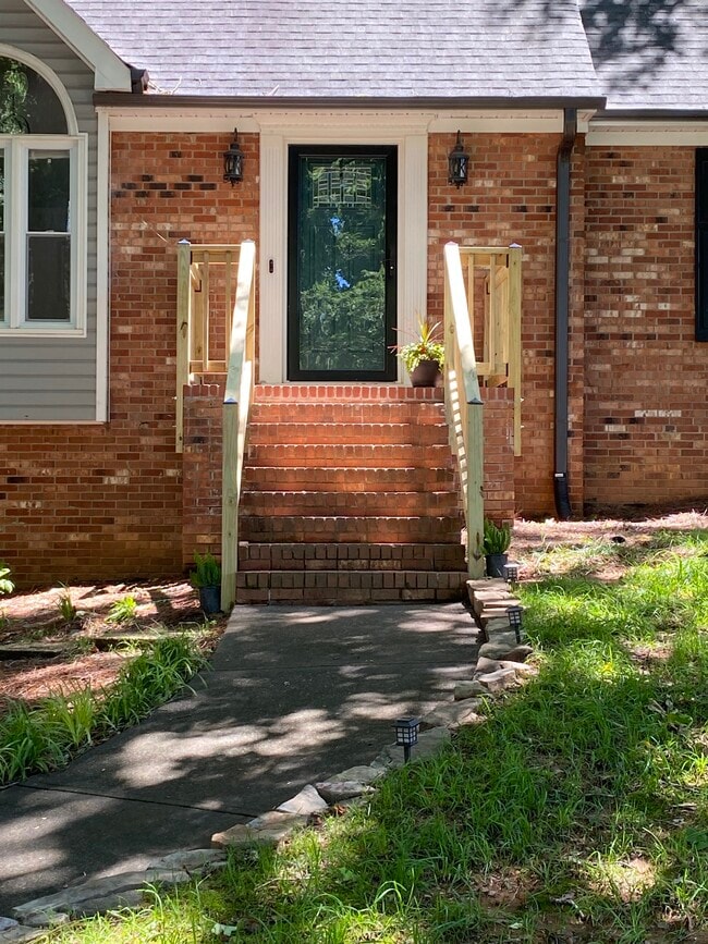 Building Photo - 6804 Fox Horn Cir