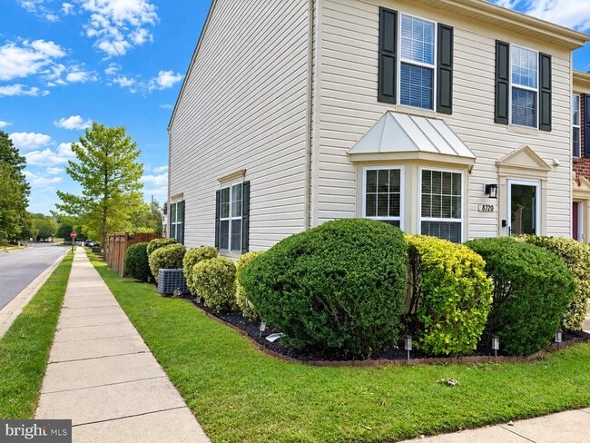 Building Photo - 8720 Thornbrook Dr