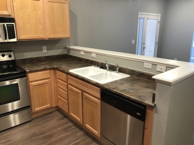 Foto del edificio - Updated 2 Bed, 2 Bath Main Floor Condo with Garage
