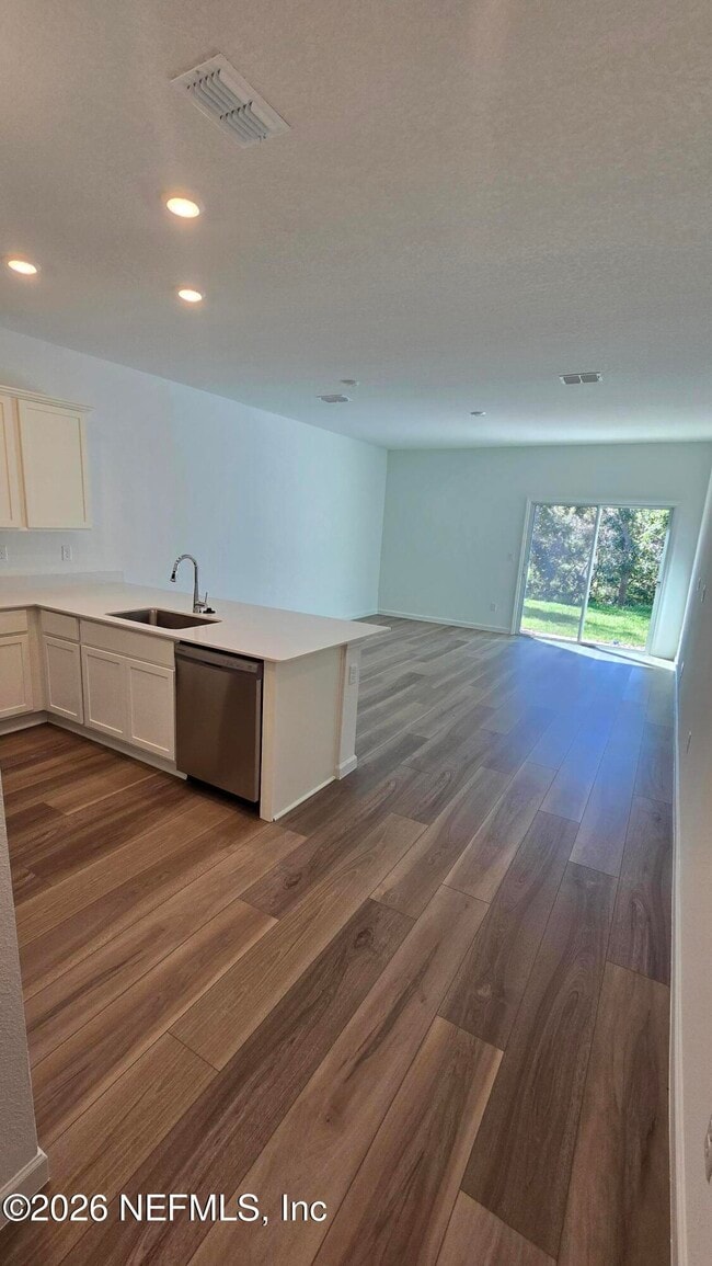 Building Photo - 661 Holly Lks Dr