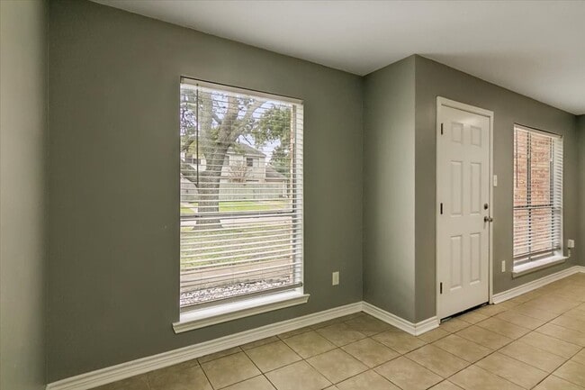 Building Photo - 8540 Glen Meadow Ln