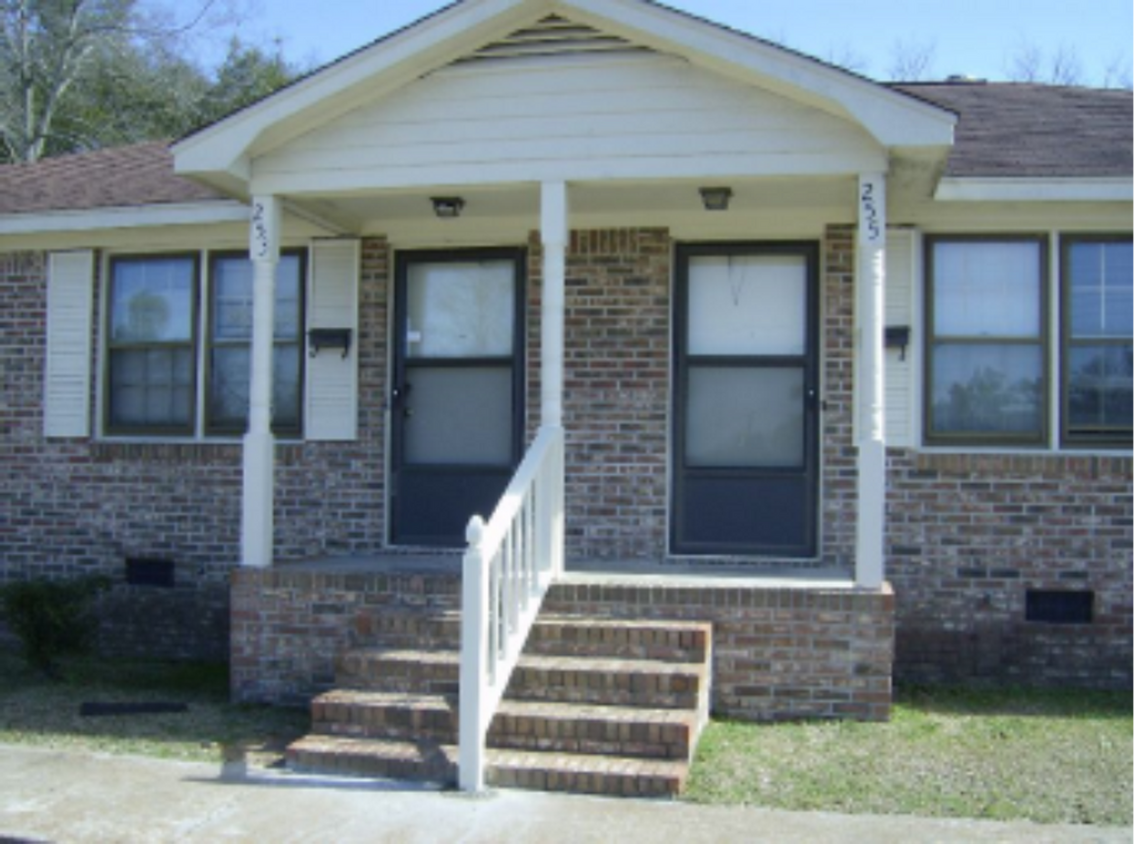 Primary Photo - 261-263 MURRAY RD