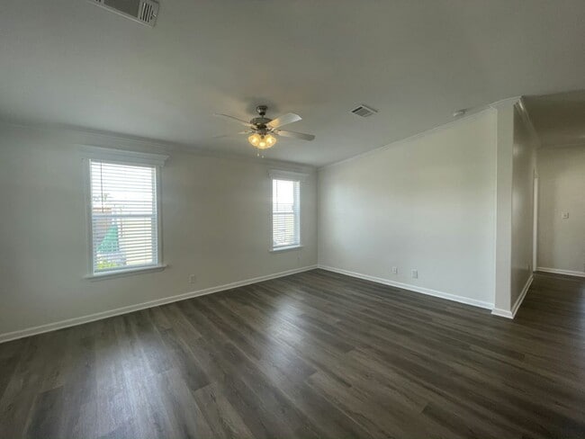 Building Photo - 912 Freeport W
