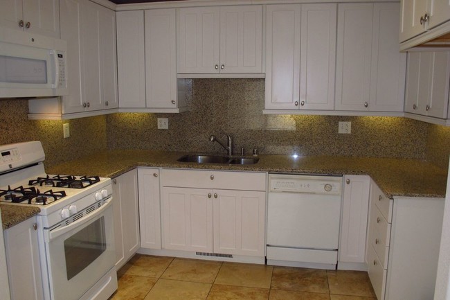 Building Photo - 2159 Zinfandel Ave