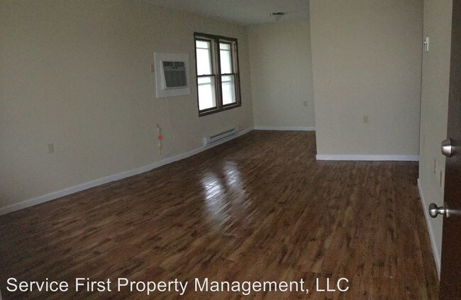 Foto del edificio - 107 N East St