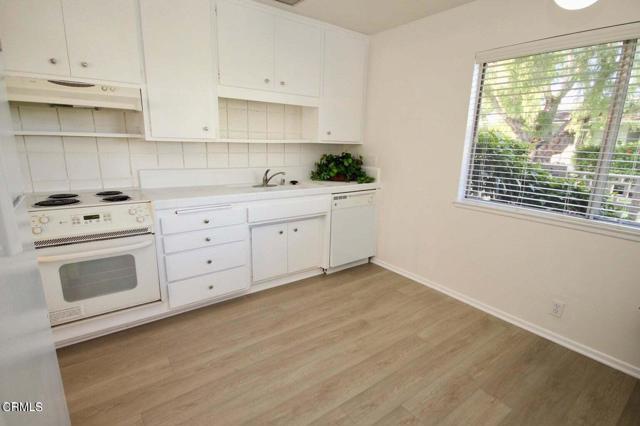 Building Photo - 208 E Elfin Green