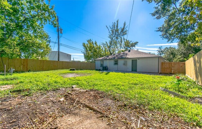 Building Photo - 112 Lamar Dr