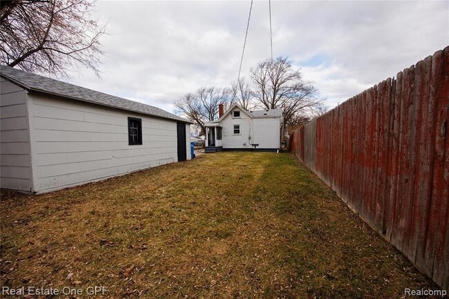 Foto del edificio - 8242 Maxwell Ave