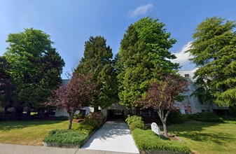 Building Photo - Skyline Apartments