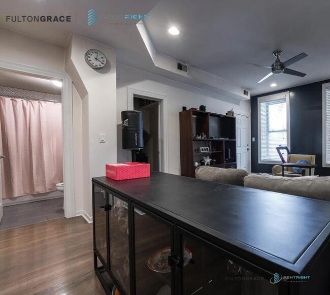 Foto del edificio - 2651 W Armitage Ave