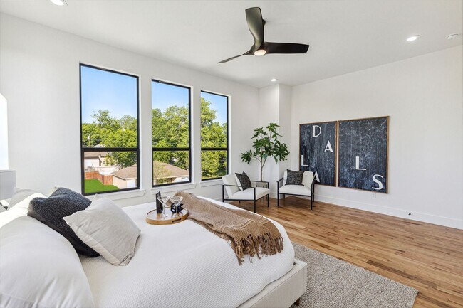 Foto del edificio - 3 Story Townhome with Roof Top Deck