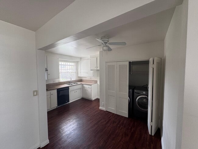 Laundry and kitchen - 424 W Riggin St