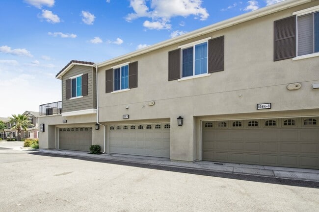 Building Photo - 5584 Kate Way