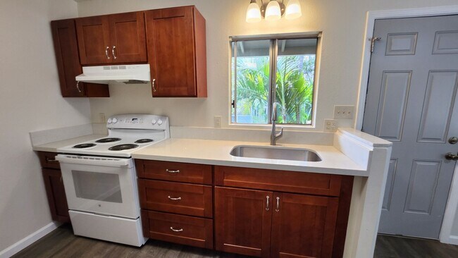 Building Photo - 2/1 Cottage in North Kihei