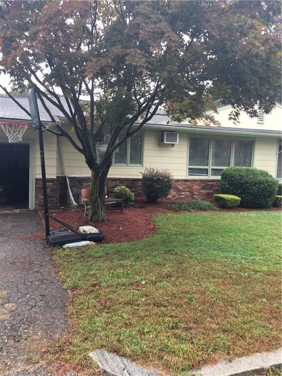 100 Upland Rd, Woonsocket, RI 02895 Room for Rent in Woonsocket, RI