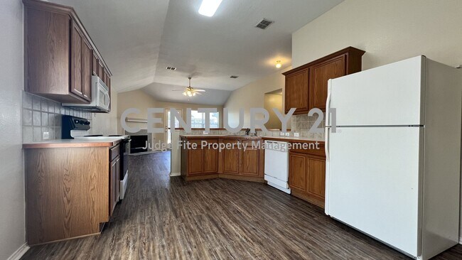 Building Photo - Wonderful 4/2/2 in Eagle Mt-Saginaw ISD Fo...