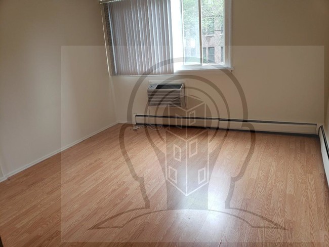 Building Photo - 516 W Briar Pl