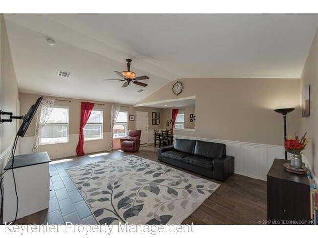 Foto del edificio - 3 br, 2 bath House - 14718 E 109th St N