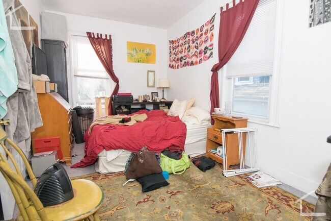 Foto del edificio - Large 3 bedroom apartment available 9/1!