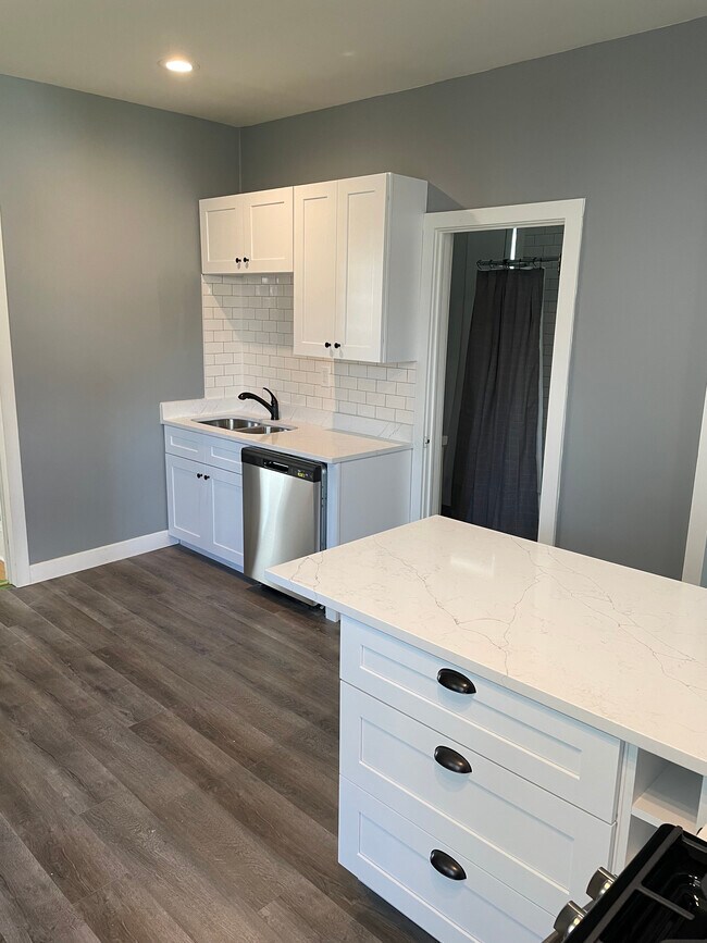 Kitchen - 1947 Fillmore St NE