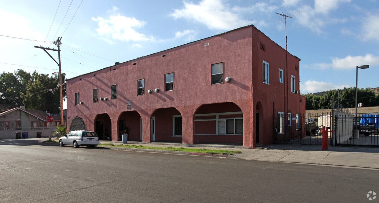 Building Photo - 600 Avenue 27