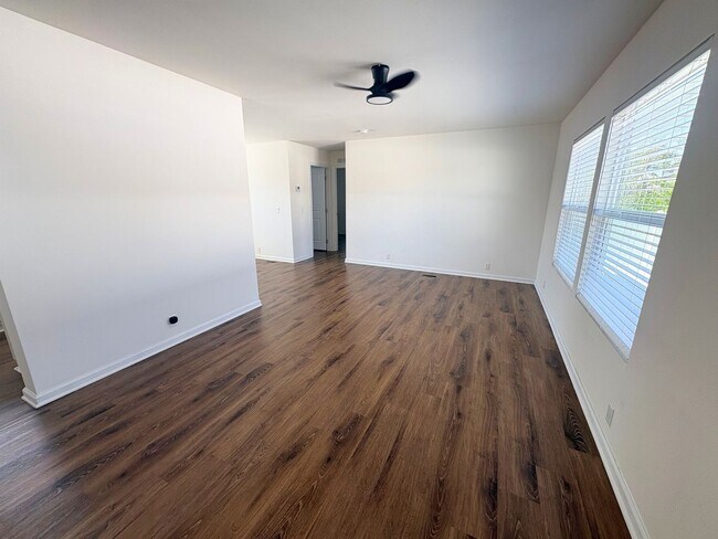 Foto del edificio - 15356 Merrill Ave