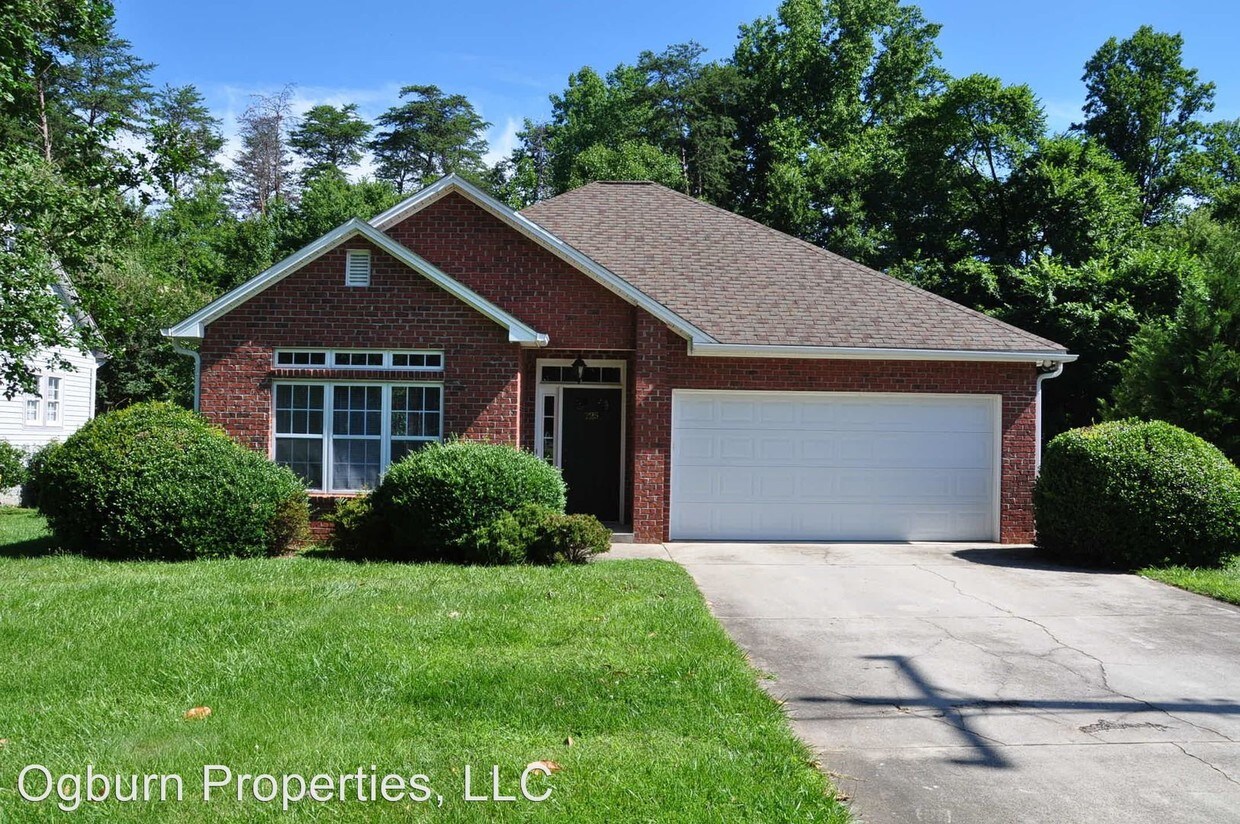 Primary Photo - 3 br, 2 bath House - 725 YELLOWSTONE LANE