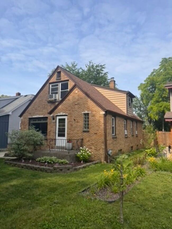 Building Photo - 3229 S 56th St