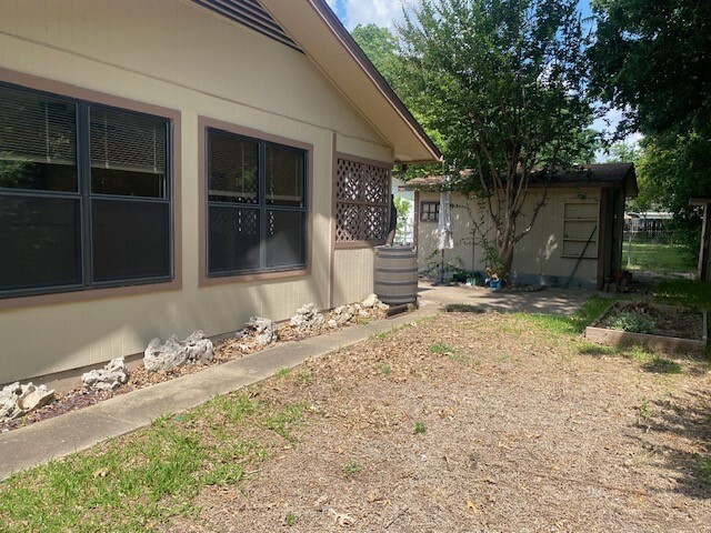 Primary Photo - Remodeled 1 story with open floor plan