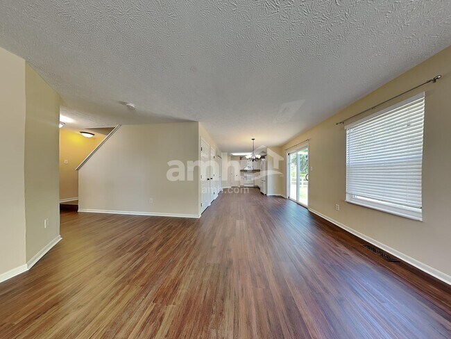 Foto del edificio - 825 Thornton Drive