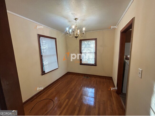 Foto del edificio - 3149 Somerset Dr