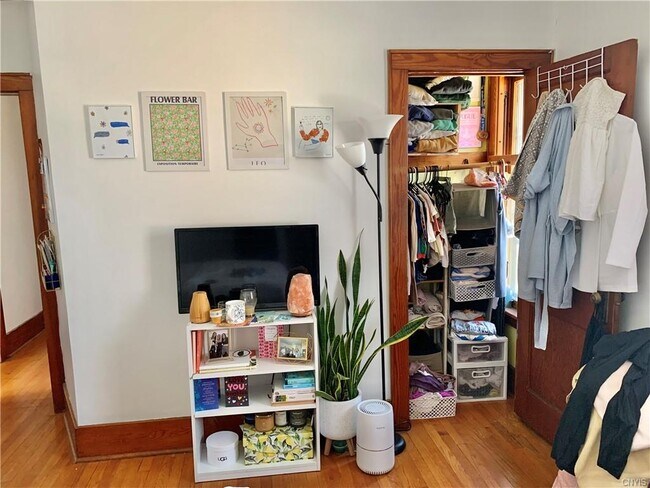 Foto del edificio - 1401 Mather Ave