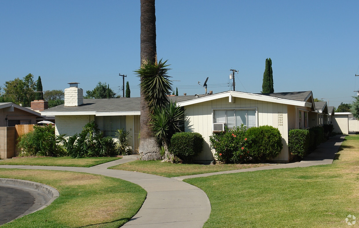 Building Photo - 256-266 N Holly St