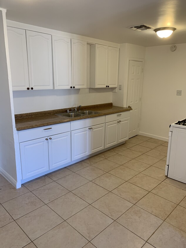 Kitchen 1 - 1508 W Sahuaro Dr