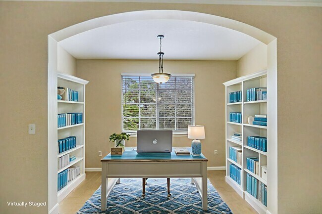 Building Photo - 3205 Myrtlewood Cir E