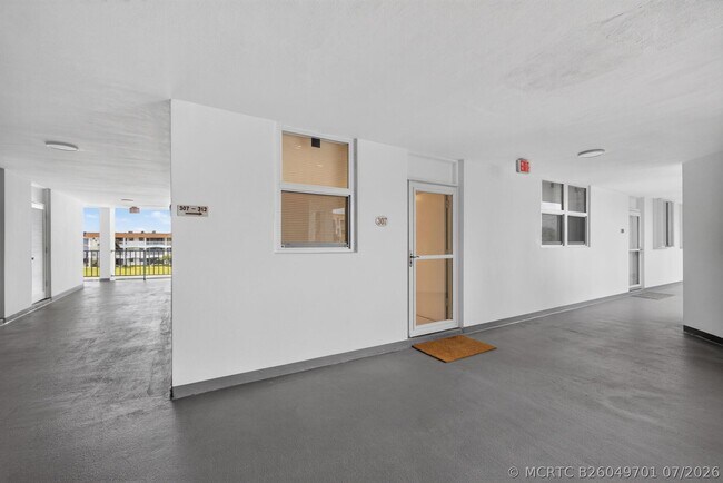 Building Photo - 100 Paradise Harbour Blvd