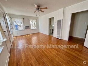 Building Photo - 2813 Rowena Ave