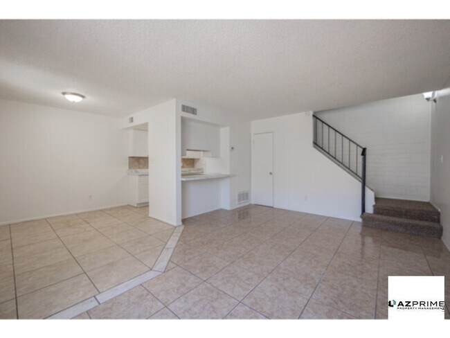Foto del edificio - Discover Comfort and Style in this Phoenix...